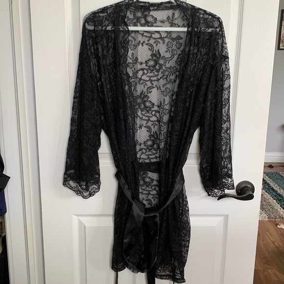 Lovehoney Plus Size Flaunt Me Floral Lace Robe Black One Size Queen - Picture 3 of 13